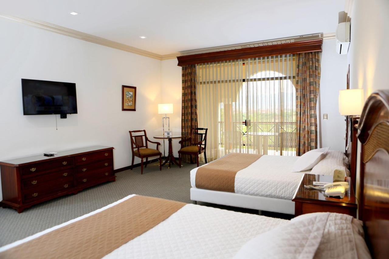 Hotel Los Parrales Tarija Zewnętrze zdjęcie