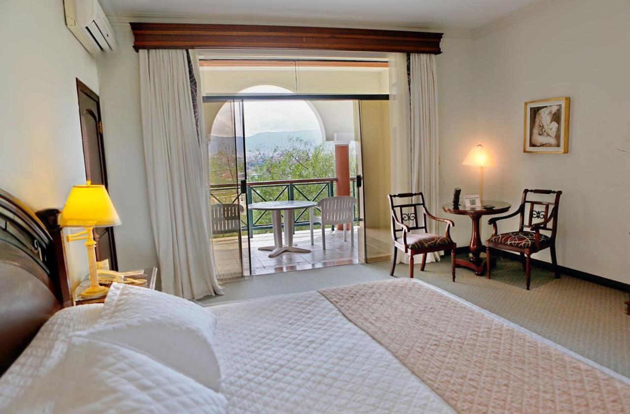 Hotel Los Parrales Tarija Zewnętrze zdjęcie
