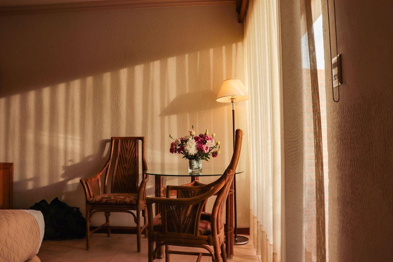 Hotel Los Parrales Tarija Zewnętrze zdjęcie
