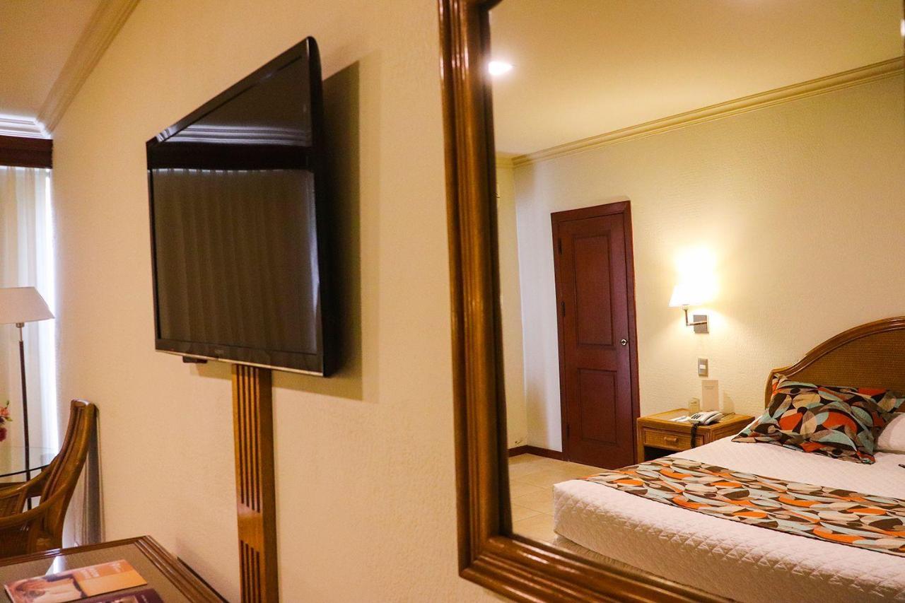 Hotel Los Parrales Tarija Zewnętrze zdjęcie