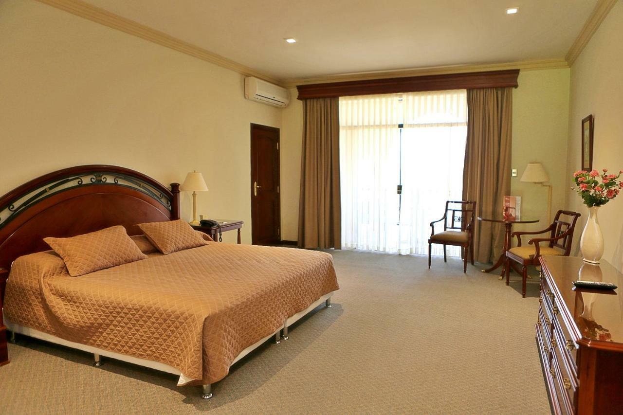 Hotel Los Parrales Tarija Zewnętrze zdjęcie